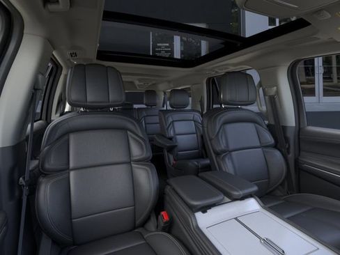 New 2025 Lincoln Navigator L Reserve AWD/4WD image 10