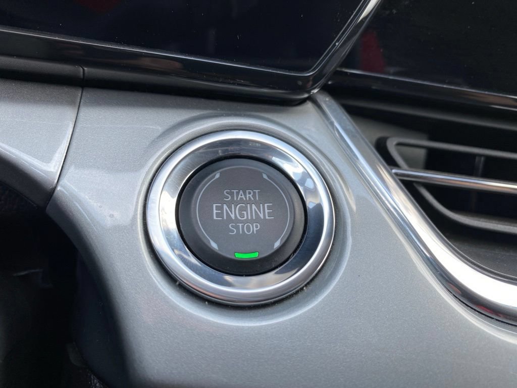 Used 2025 Chevrolet Trax LT FWD image 12