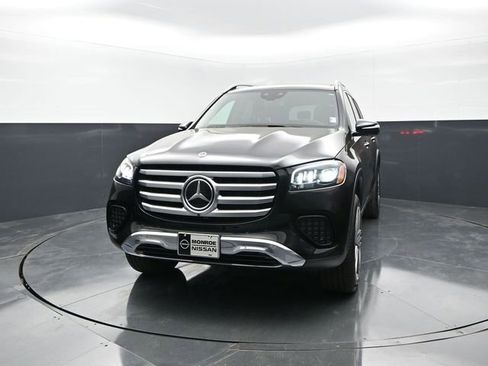 Used 2025 Mercedes-Benz GLS 450 4MATIC image 4