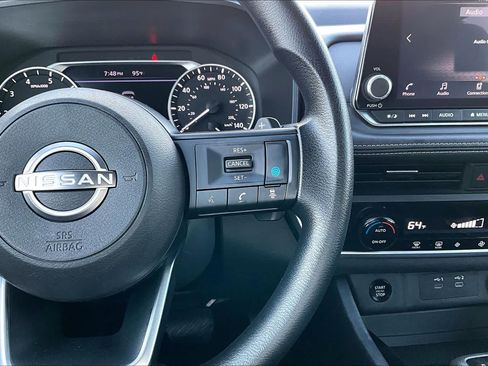 Used 2024 Nissan Rogue SV FWD image 25