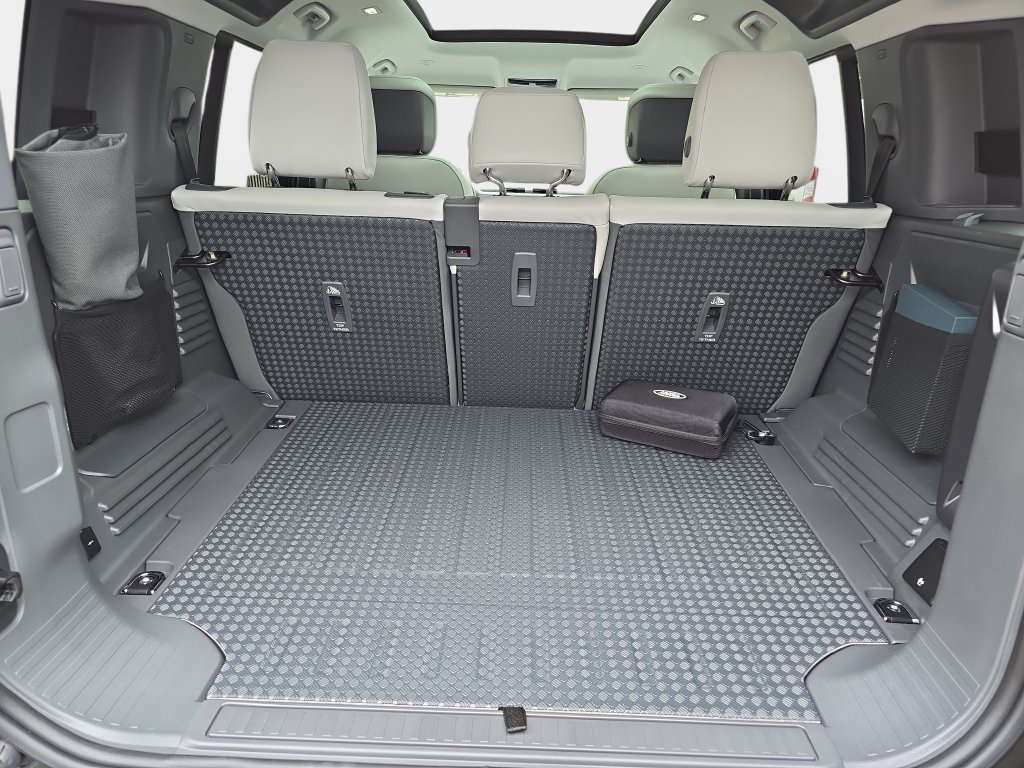 New 2026 Land Rover Defender 110 X-Dynamic SE AWD/4WD image 10
