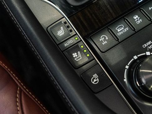 Used 2017 Lexus LX 570 4WD w/ Luxury Package image 26