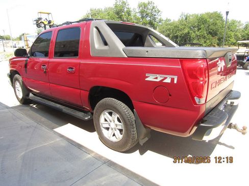 Used 2006 Chevrolet Avalanche Z71 w/ Sun And Sound Package AWD/4WD image 5