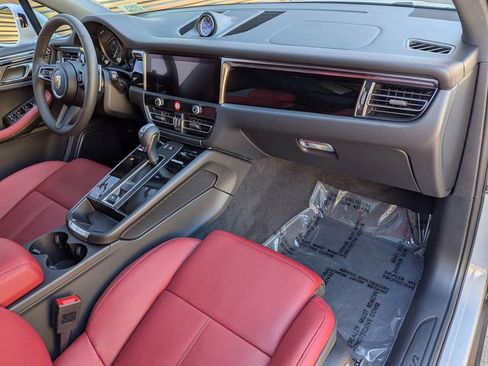 Certified 2025 Porsche Macan AWD/4WD image 27