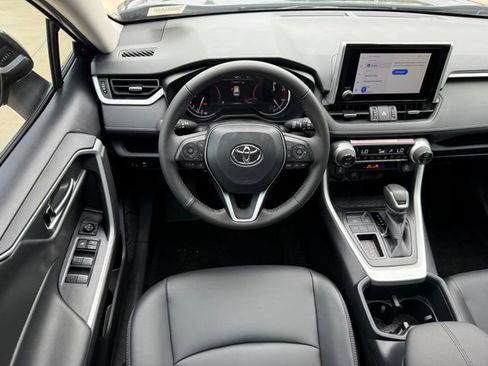 Used 2025 Toyota RAV4 XLE Premium image 28