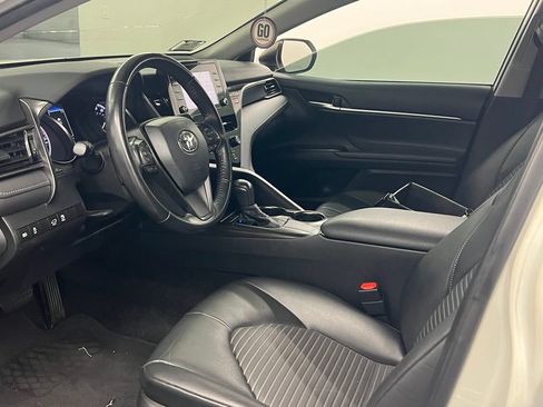 Used 2021 Toyota Camry SE w/ Convenience Package FWD image 8