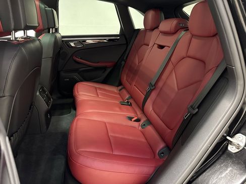 Used 2025 Porsche Macan Turbo image 31