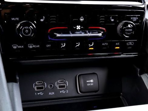 New 2025 Jeep Grand Cherokee L Laredo image 15