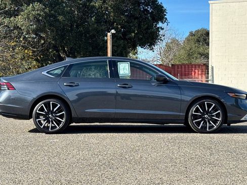 Used 2023 Honda Accord Touring image 3