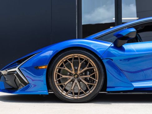 Used 2025 Lamborghini Revuelto AWD/4WD image 13