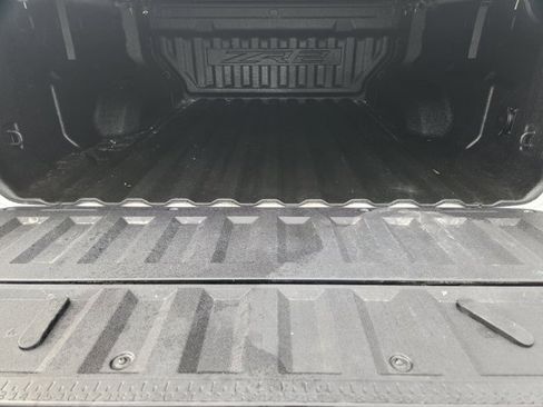 Used 2024 Chevrolet Colorado ZR2 w/ ZR2 Convenience Package III image 32