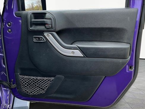 Used 2017 Jeep Wrangler Unlimited Sahara image 25