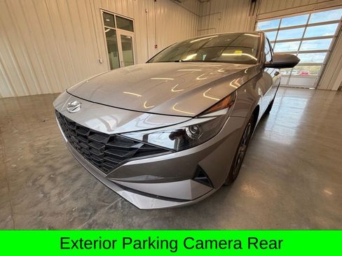 Used 2022 Hyundai Elantra SEL FWD image 9