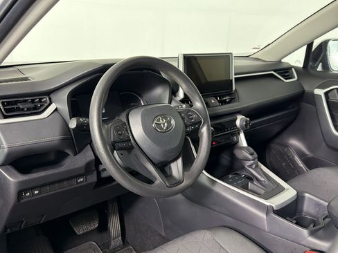 Used 2025 Toyota RAV4 XLE w/ Convenience Package FWD image 3