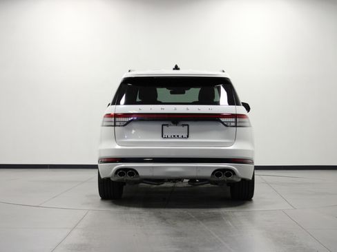 Used 2025 Lincoln Aviator Reserve w/ Luxury Package image 5
