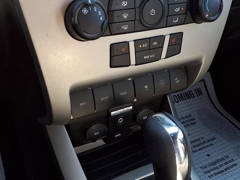 Used 2011 Ford Focus SEL w/ 301A Rapid Spec Order Code image 8