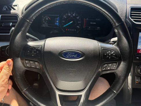 Used 2017 Ford Explorer XLT w/ Equipment Group 202A AWD/4WD image 18