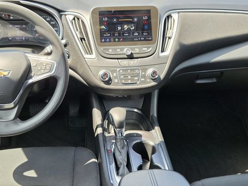 Used 2025 Chevrolet Malibu LT FWD image 16
