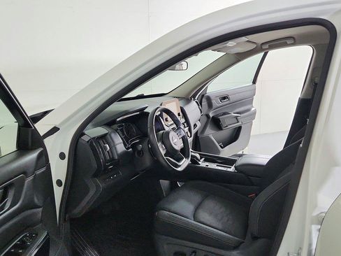 Certified 2025 Nissan Pathfinder SV FWD image 16