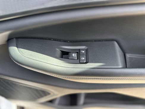 Used 2024 Jeep Grand Cherokee Altitude image 34