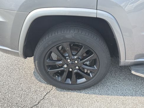 Used 2020 Jeep Grand Cherokee Altitude AWD/4WD image 22