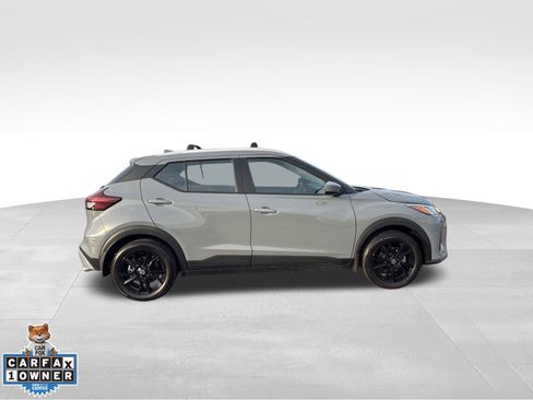 Used 2021 Nissan Kicks SV w/ Exterior Package image 3