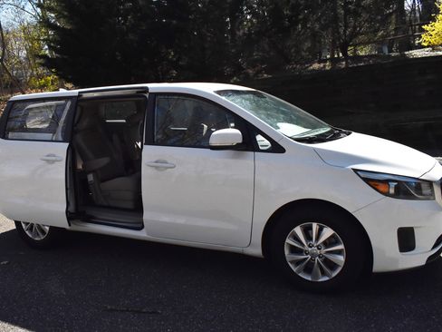 Used 2018 Kia Sedona L image 15