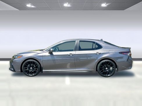 Used 2022 Toyota Camry SE FWD image 2