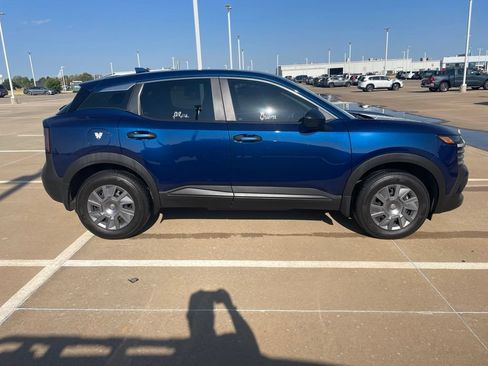 Used 2025 Nissan Kicks S FWD image 4