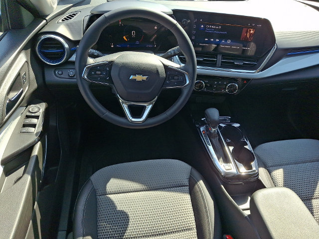 Used 2024 Chevrolet Trax LT w/ Driver Confidence Package FWD image 11