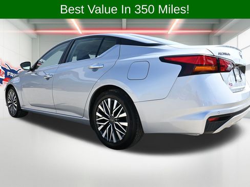 Used 2024 Nissan Altima 2.5 SV image 2