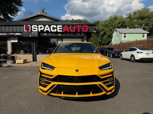 Used 2019 Lamborghini Urus AWD/4WD image 2