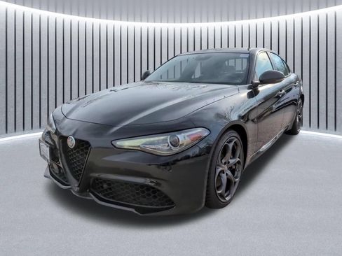 Used 2023 Alfa Romeo Giulia Estrema AWD/4WD image 18