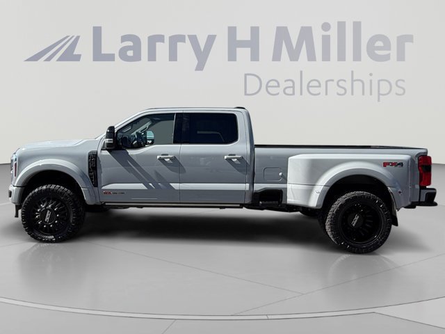 Certified 2025 Ford F450 Platinum w/ FX4 Off-Road Package AWD/4WD image 2