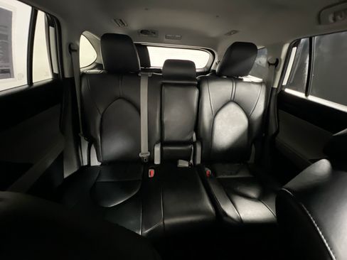 Used 2022 Toyota Highlander L FWD image 32