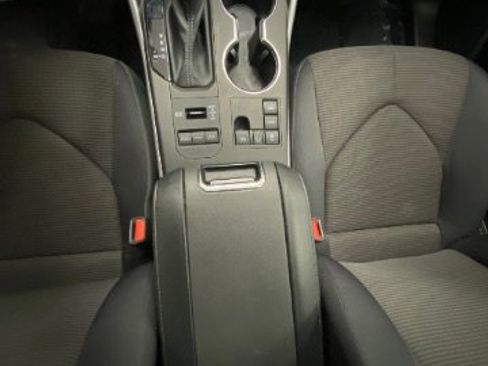 Used 2024 Toyota Highlander LE image 25