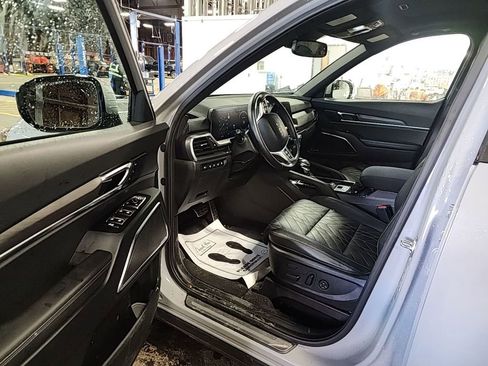 Used 2024 Kia Telluride SX X-Line AWD/4WD image 3