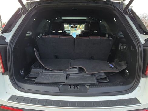 Used 2023 Ford Explorer Platinum w/ Technology Package image 19