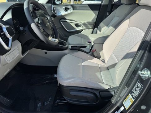 Certified 2023 Kia Soul LX image 13
