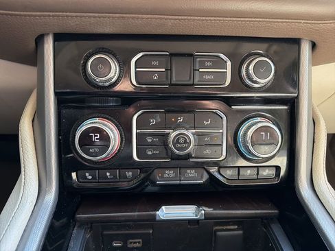 Used 2021 GMC Yukon Denali w/ Denali Premium Package AWD/4WD image 22