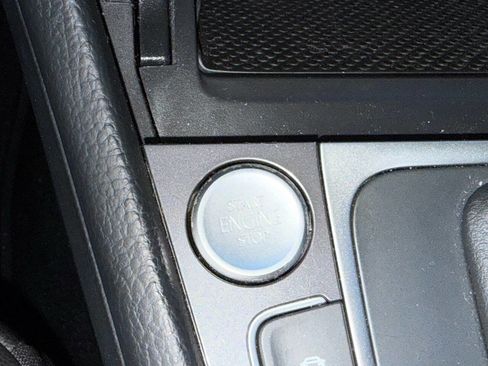 Used 2016 Volkswagen e-Golf SEL Premium w/ Driver Assistance Package image 32