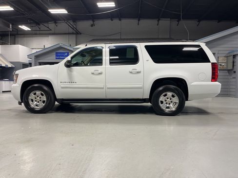 Used 2012 Chevrolet Suburban LT w/ Luxury Package AWD/4WD image 4