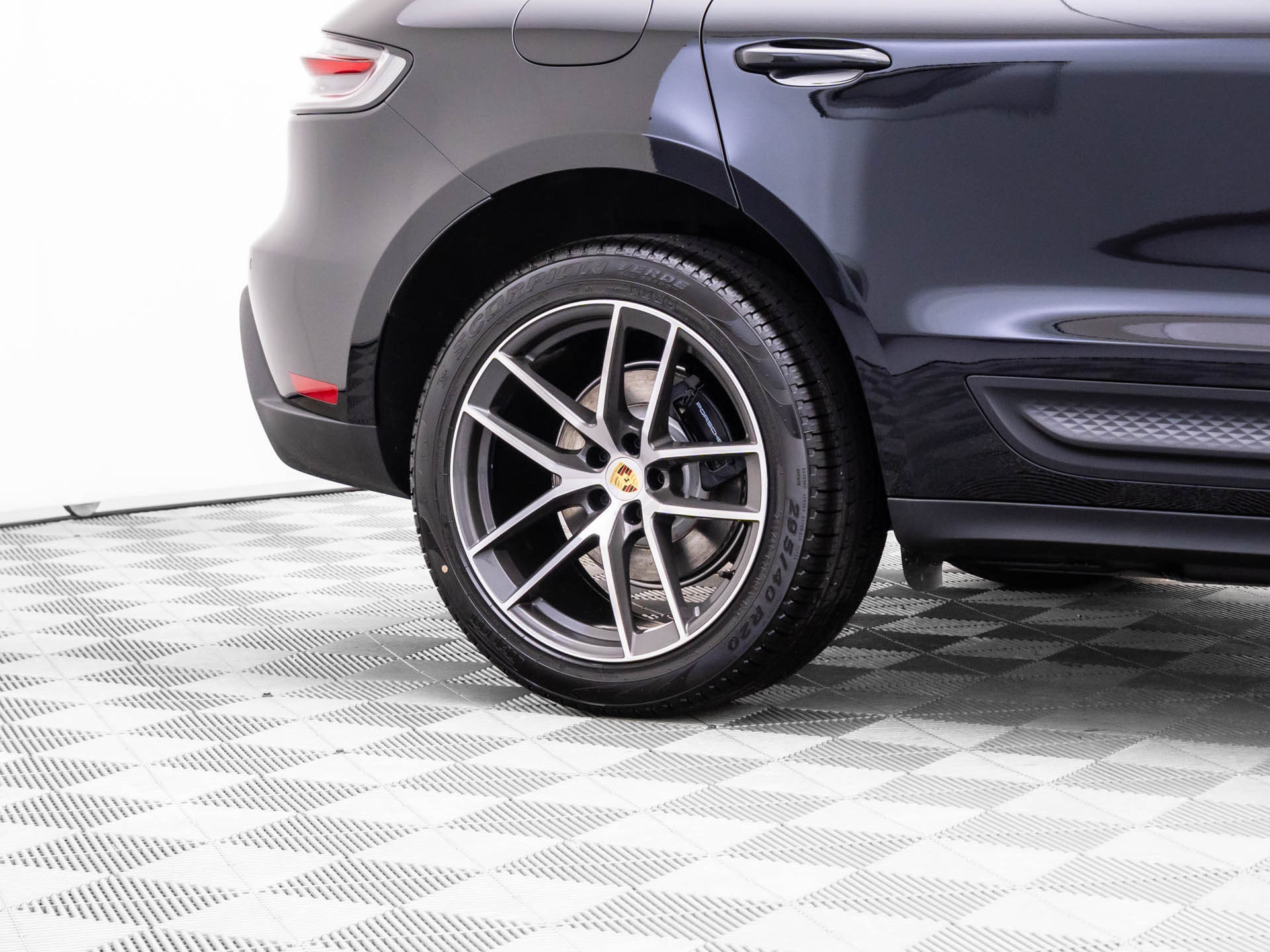 Certified 2026 Porsche Macan AWD/4WD image 35