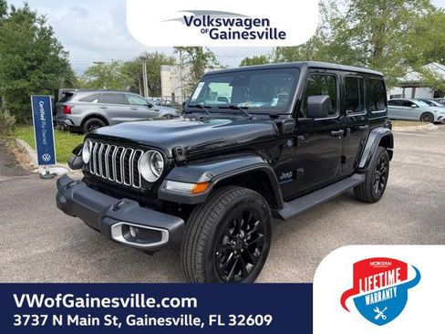 Used 2025 Jeep Wrangler Unlimited Sahara AWD/4WD image 3