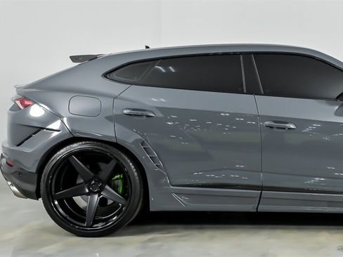 Used 2024 Lamborghini Urus Performante AWD/4WD image 13