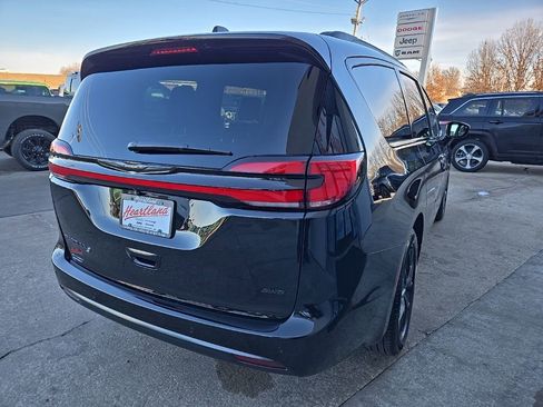 New 2026 Chrysler Pacifica Select w/ S Appearance Package image 10