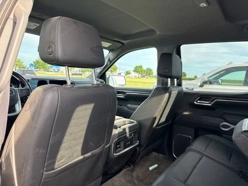 Used 2023 GMC Sierra 1500 SLT w/ SLT Premium Package AWD/4WD image 8