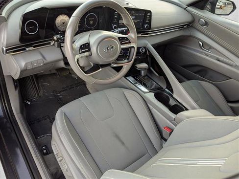 Certified 2022 Hyundai Elantra SEL w/ Convenience + Premium Package image 10