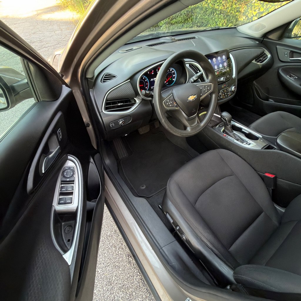 Used 2023 Chevrolet Malibu LT w/ Driver Confidence Package FWD image 8