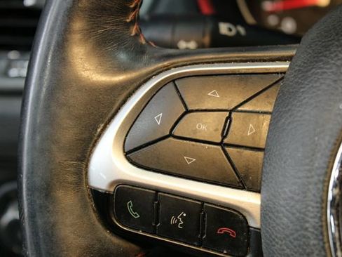Used 2017 Jeep Compass Trailhawk w/ Leather Interior Group AWD/4WD image 19
